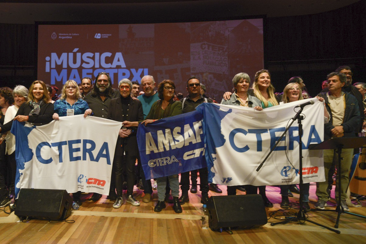 CONMOVEDORA Y EMOCIONANTE PRESENTACIÓN DEL DISCO "50 AÑOS DE CTERA"