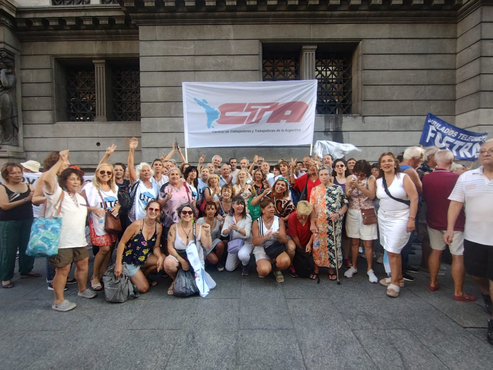 RUIDAZO EN EL CONGRESO EN DEFENSA DE LAS JUBILACIONES