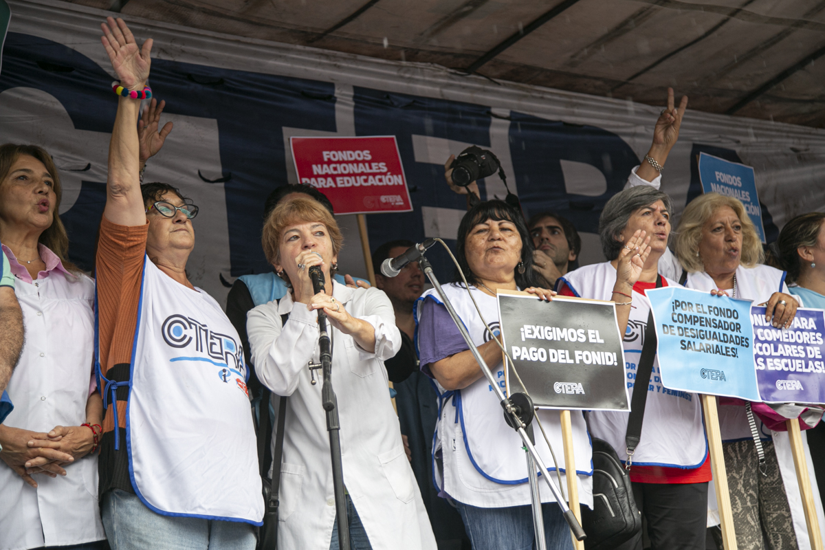 ALTA ADHESIÓN AL PARO NACIONAL DOCENTE Y ACTOS EN TODO EL PAÍS: SUTEBA PRESENTE FRENTE AL PIZZURNO