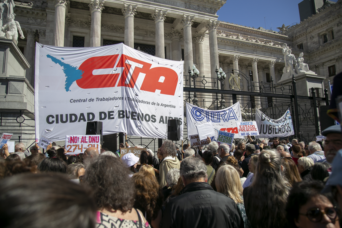 MOVILIZACIÓN AL CONGRESO EN DEFENSA DE LA EDUCACIÓN PÚBLICA Y LAS JUBILACIONES