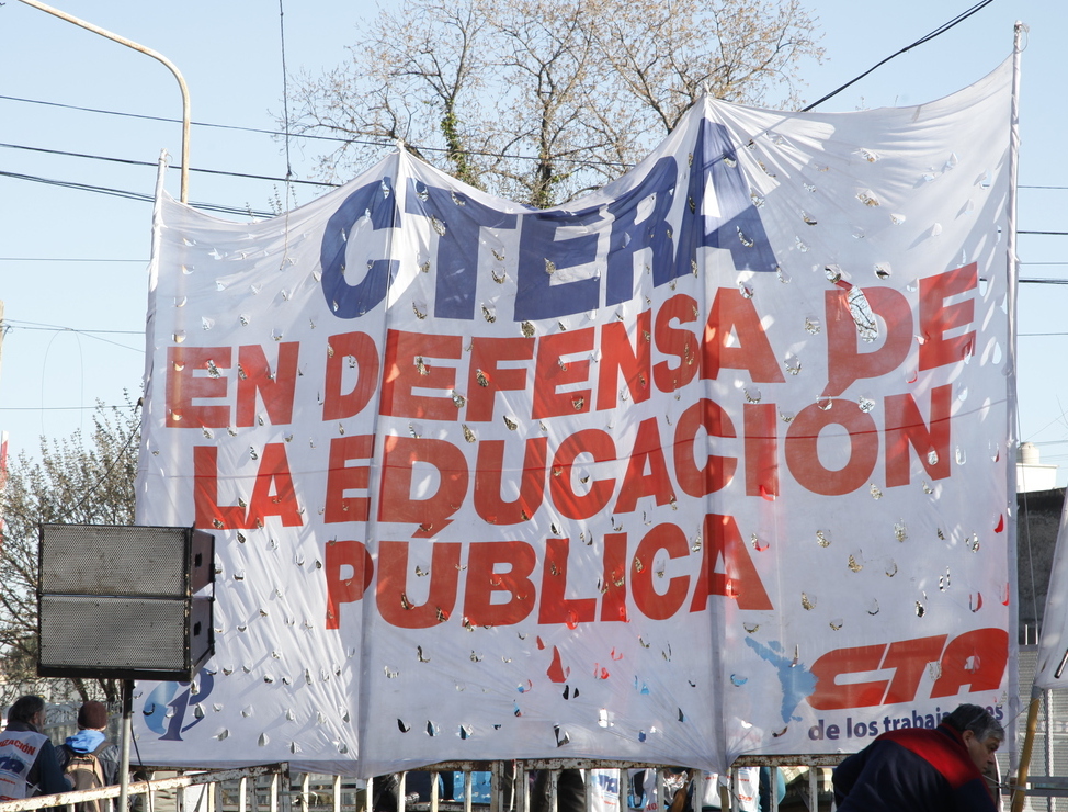 LA CTERA RECHAZA EL PAQUETE DE LEYES DEL GOBIERNO NACIONAL QUE VULNERAN DERECHOS Y CONQUISTAS DE LXS TRABAJADORXS