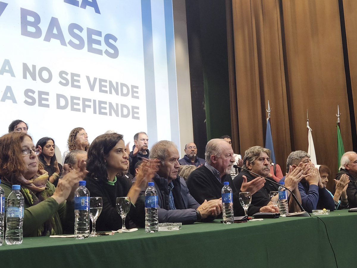 YASKY: "NO VAMOS A ENTREGAR NI LA DIGNIDAD NI LA EDUCACIÓN PÚBLICA"