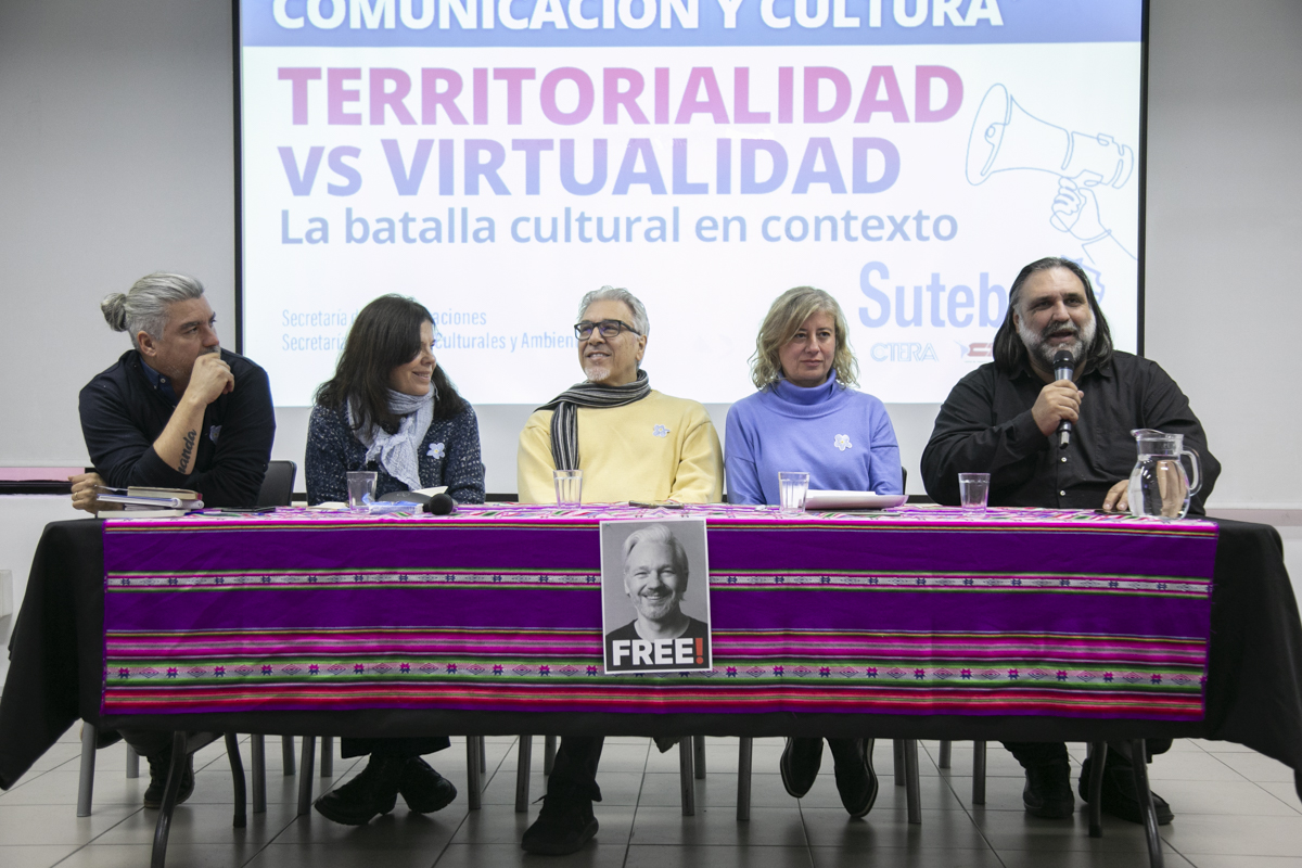 ENCUENTRO DE COMUNICACIÓN Y CULTURA: TERRITORIALIDAD / VIRTUALIDAD - LA BATALLA CULTURAL EN CONTEXTO
