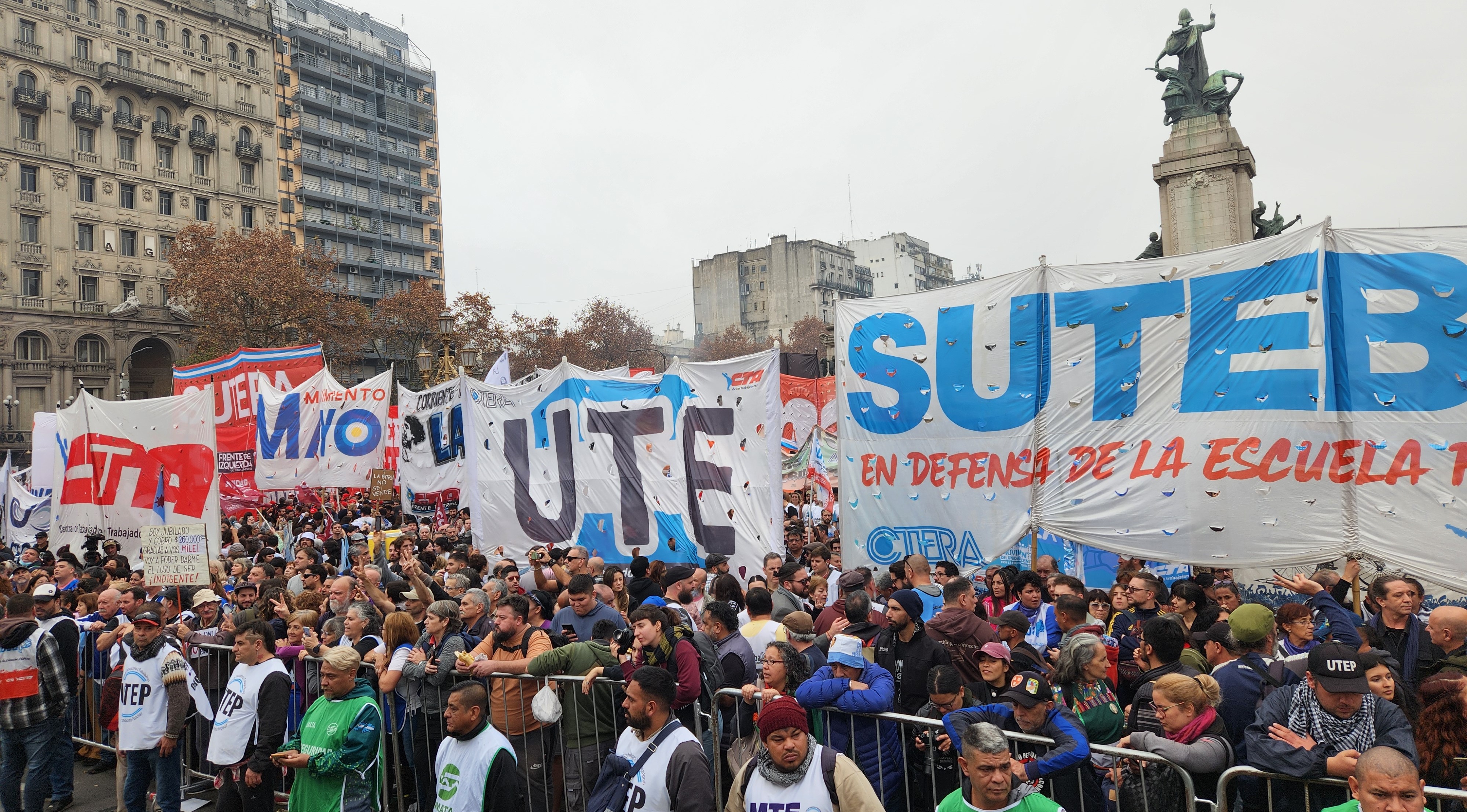PRESENTES CONTRA LA LEY BASES Y EN DEFENSA DE LA PATRIA