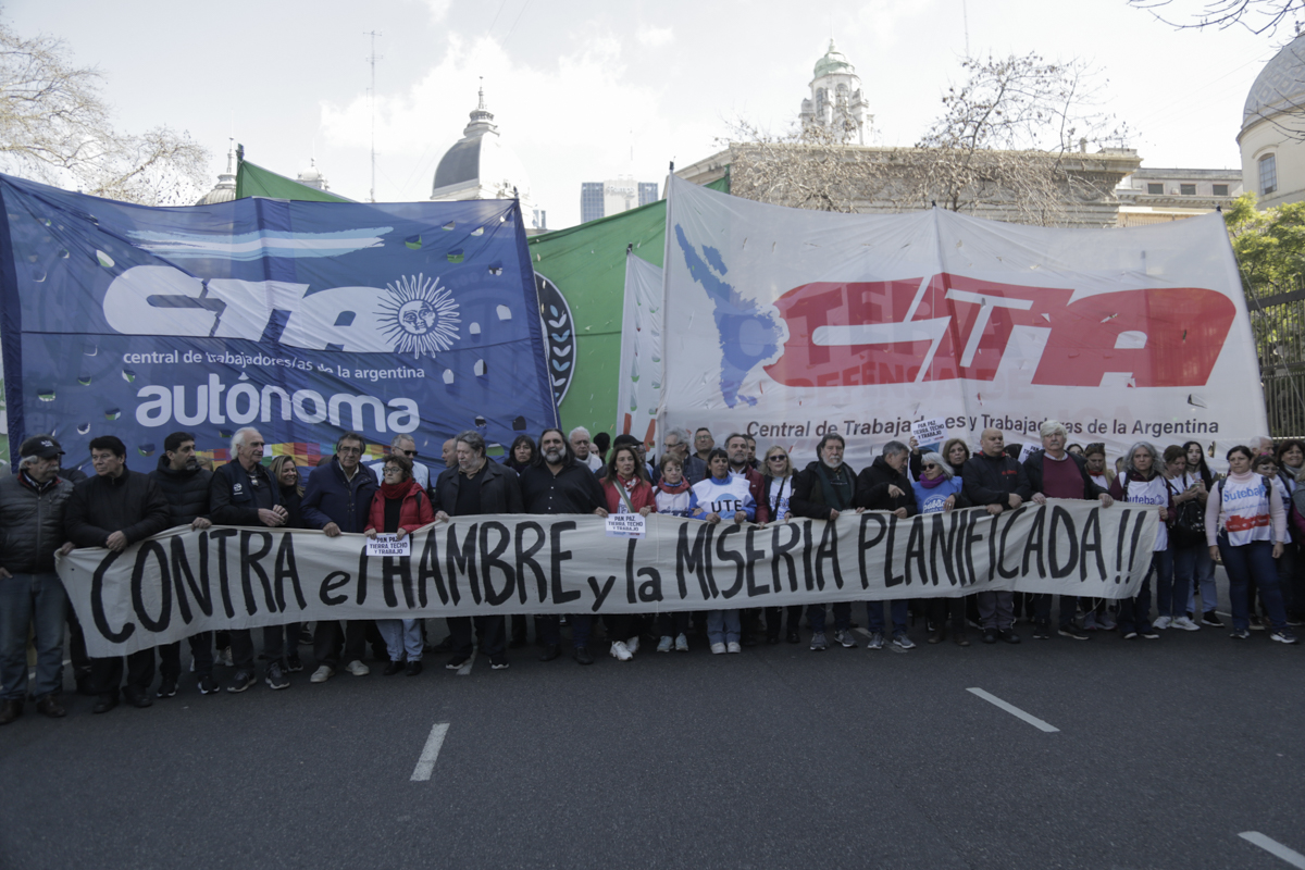SUTEBA, JUNTO A LA CTA-T, SE MOVILIZÓ POR PAN, PAZ, TIERRA, TECHO Y TRABAJO