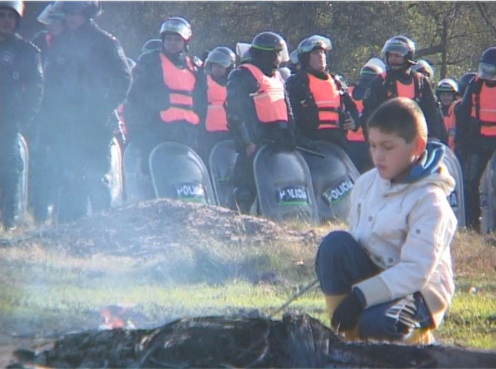 CTA Y SUTEBA LA MATANZA JUNTO A APDH VOLVIERON A EVITAR EL DESALOJO EN CIUDAD EVITA 
