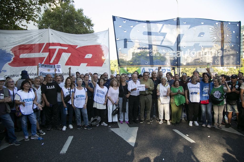 MARCHAMOS POR LXS JUBILADXS, JUSTICIA POR PABLO GRILLO Y CONTRA EL ENDEUDAMIENTO CON EL FMI