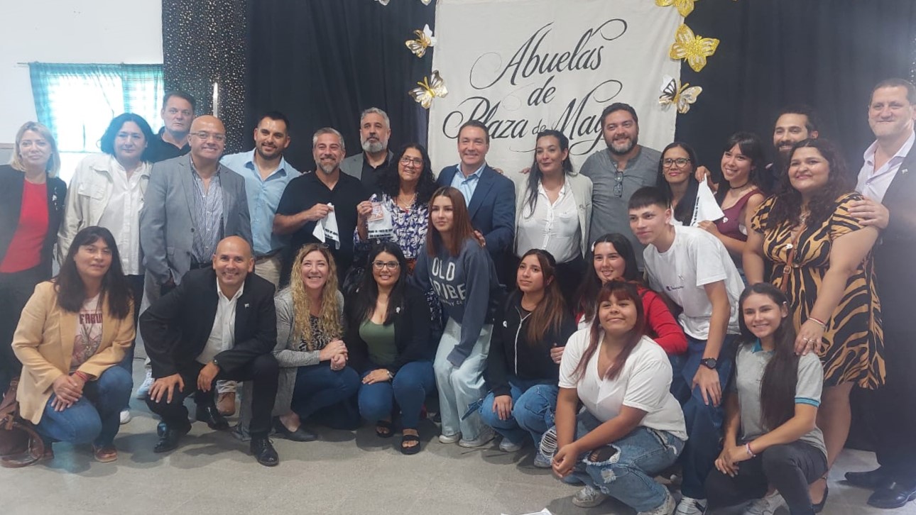 FCIO. VARELA: LA COMUNIDAD EDUCATIVA NOMBRÓ COMO "ABUELAS DE PLAZA DE MAYO" A LA SECUNDARIA Nº 62
