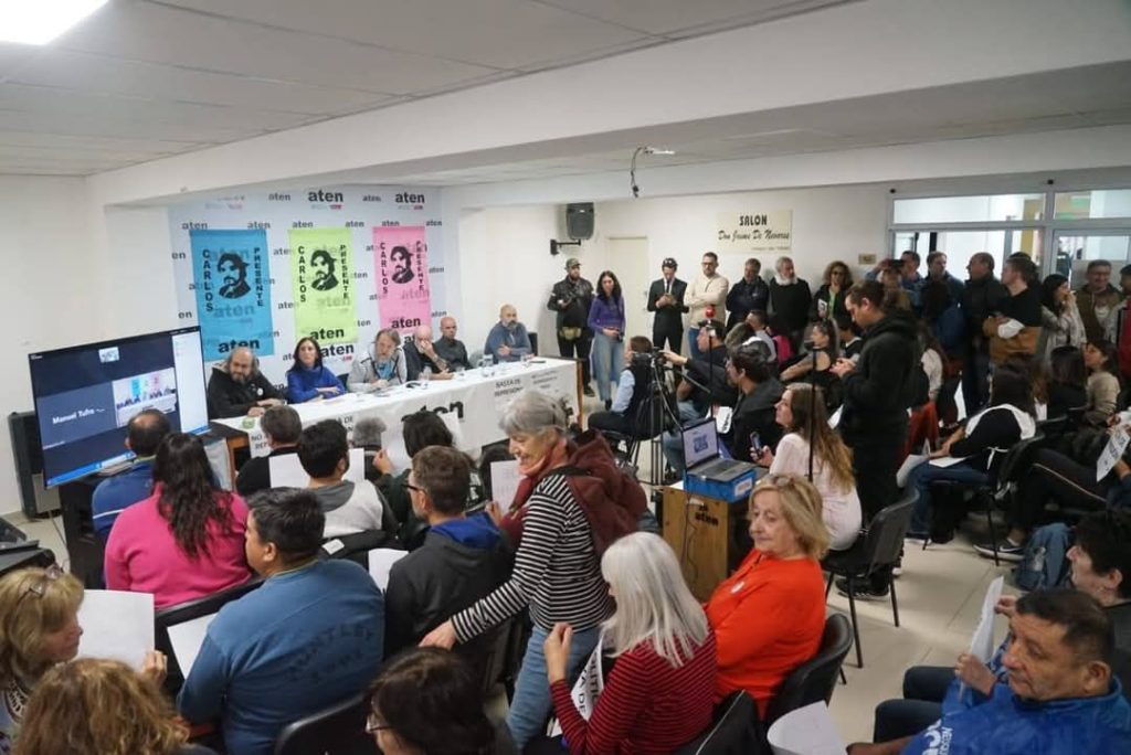 LA REPRESIÓN DE AYER Y DE HOY, ¡CARLOS FUENTEALBA PRESENTE!