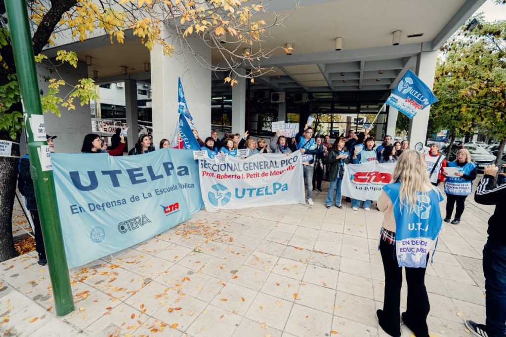 CTERA PRESENTE EN LA MOVILIZACIÓN EN APOYO A LA DOCENTE ANA CONTRERAS EN LA PAMPA
