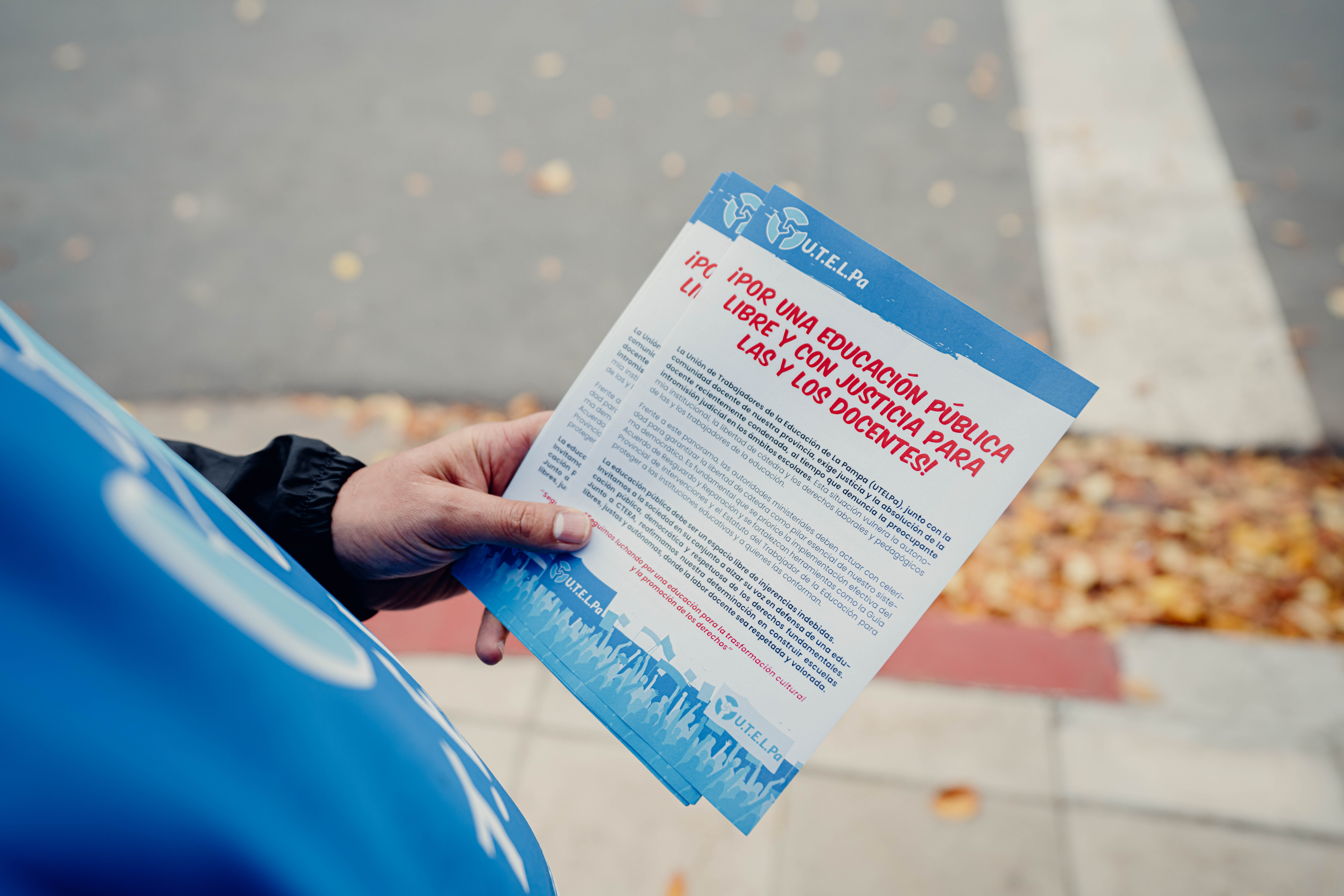 SUTEBA ACOMPAÑA Y CELEBRA LA ABSOLUCIÓN DE ANA CONTRERAS JUNTO A UTELPA-CTERA