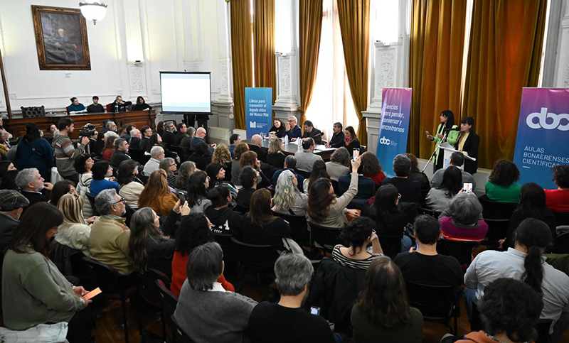 LIBROS PARA LA MEMORIA Y LA CIENCIA: SUTEBA EN LA PRESENTACIÓN DE NUEVAS COLECCIONES DE LA DGCyE