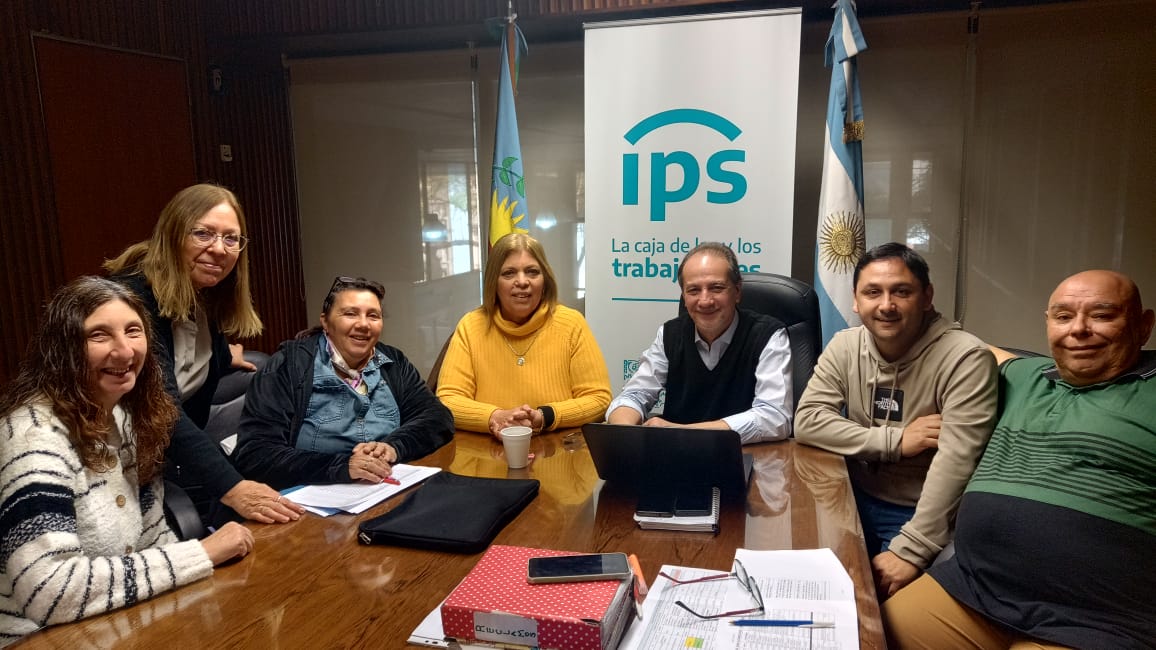 MESA DE TRABAJO EN EL IPS