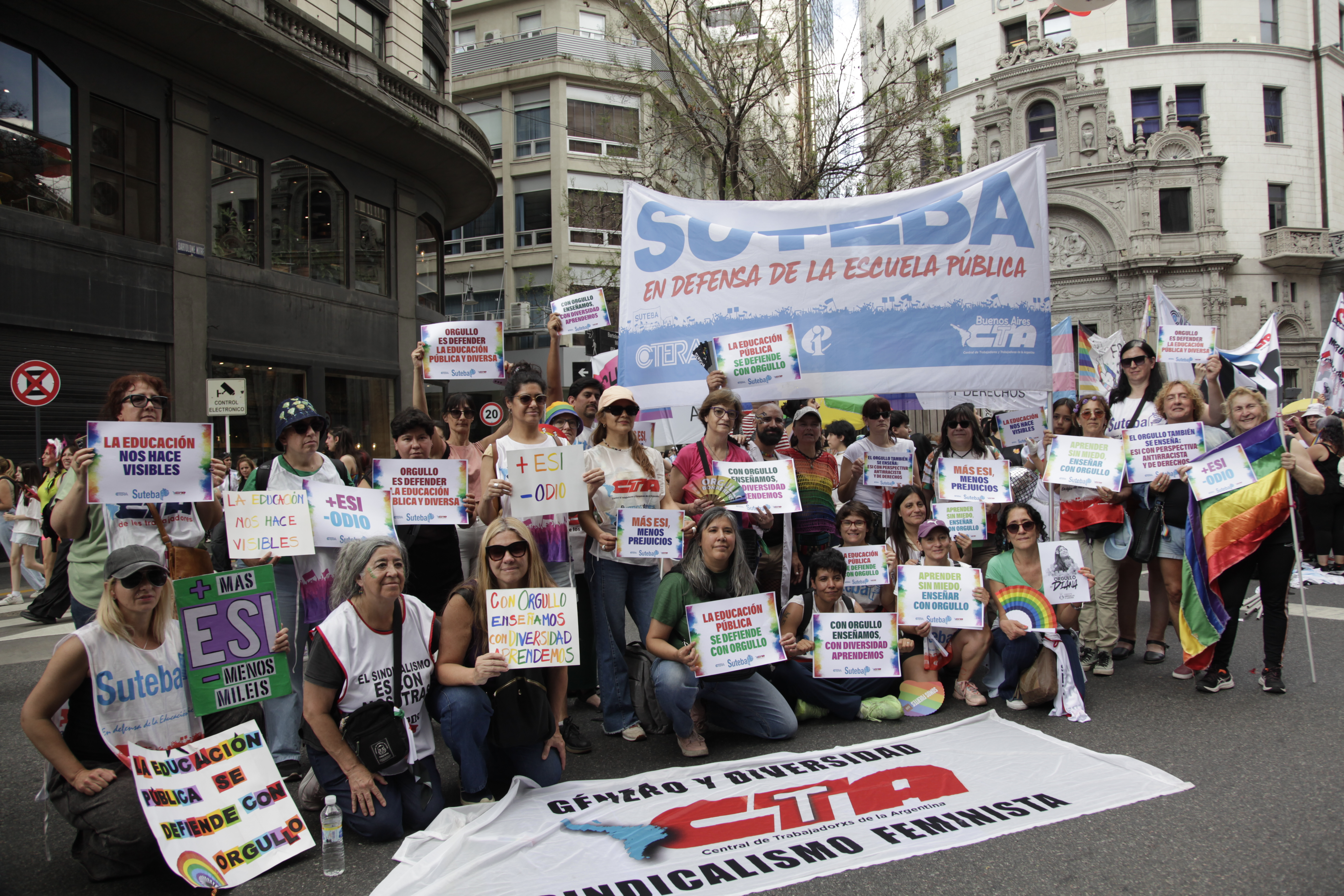 ¡FRENTE AL ODIO Y LA VIOLENCIA, MÁS ORGULLO Y UNIDAD!