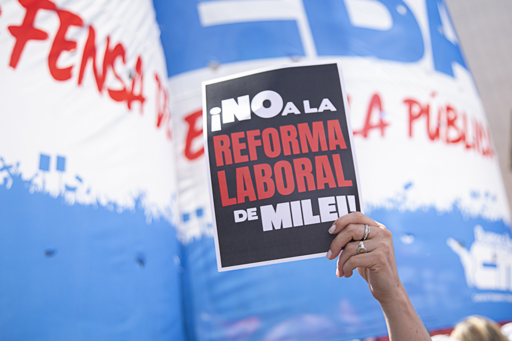 SUTEBA PRESENTE: CONTUNDENTE RECHAZO A LA REFORMA LABORAL DE MILEI