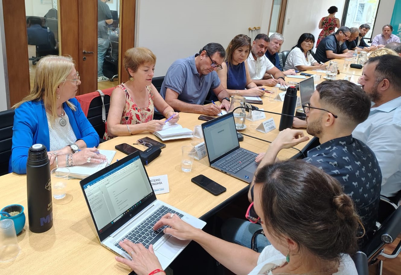 PARITARIA PROVINCIAL DOCENTE PASÓ A CUARTO INTERMEDIO