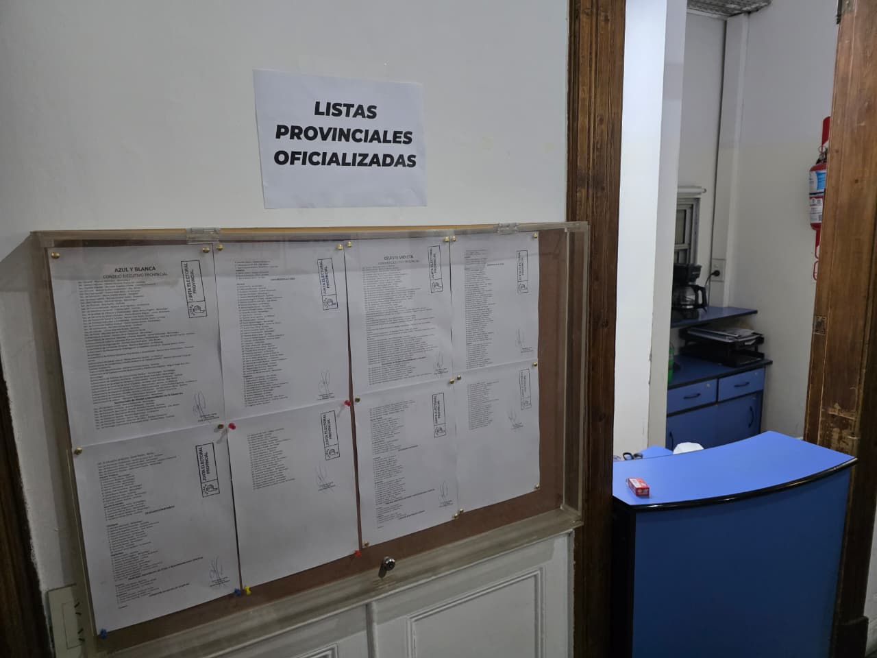 EXHIBICIÓN DE LISTAS PARA LAS ELECCIONES GENERALES DEL 13 DE MAYO