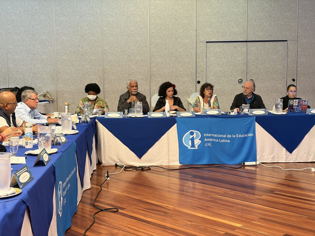 LA EDUCACIÓN PÚBLICA Y LA DEMOCRACIA SE DEFIENDEN EN TODA AMÉRICA LATINA