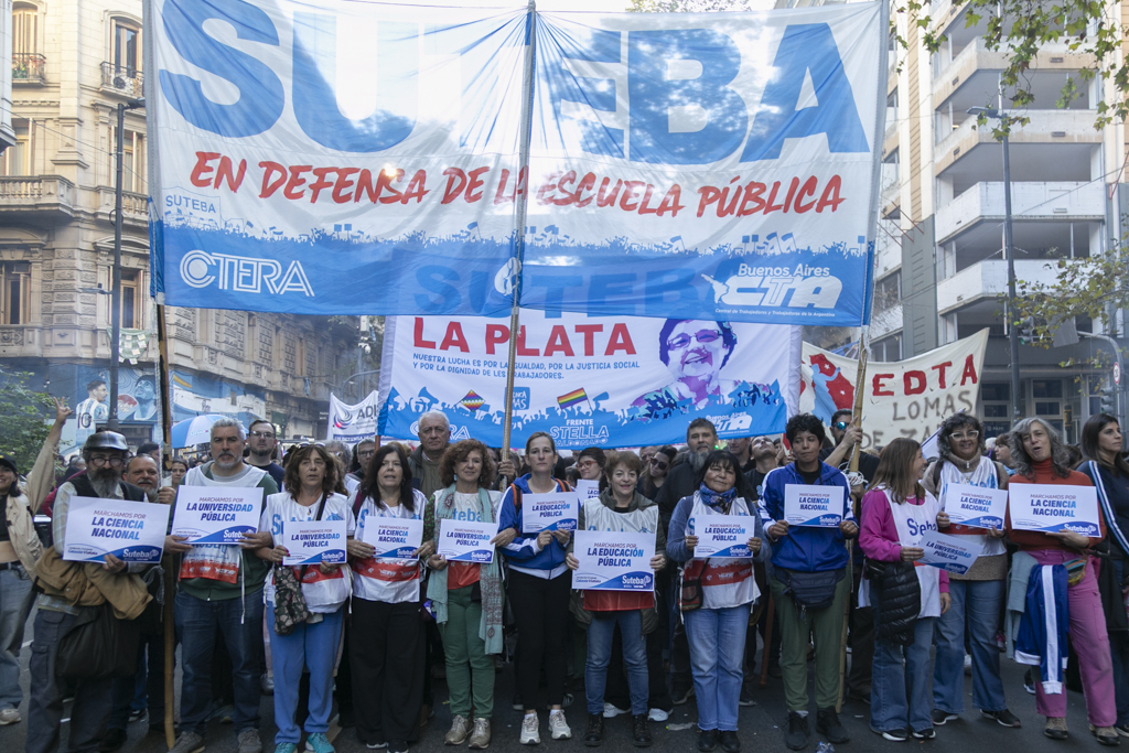 SUTEBA PRESENTE: MULTITUDINARIA MARCHA FEDERAL POR LA EDUCACIÓN PÚBLICA, LA UNIVERSIDAD Y LA CIENCIA