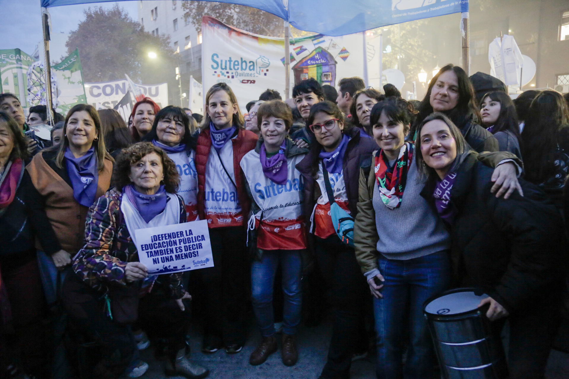 NI UNA MENOS: ¡VIVAS, LIBRES, DESENDEUDADES NOS QUEREMOS! ¡UNIR LAS LUCHAS Y REBELARSE ES LA TAREA!