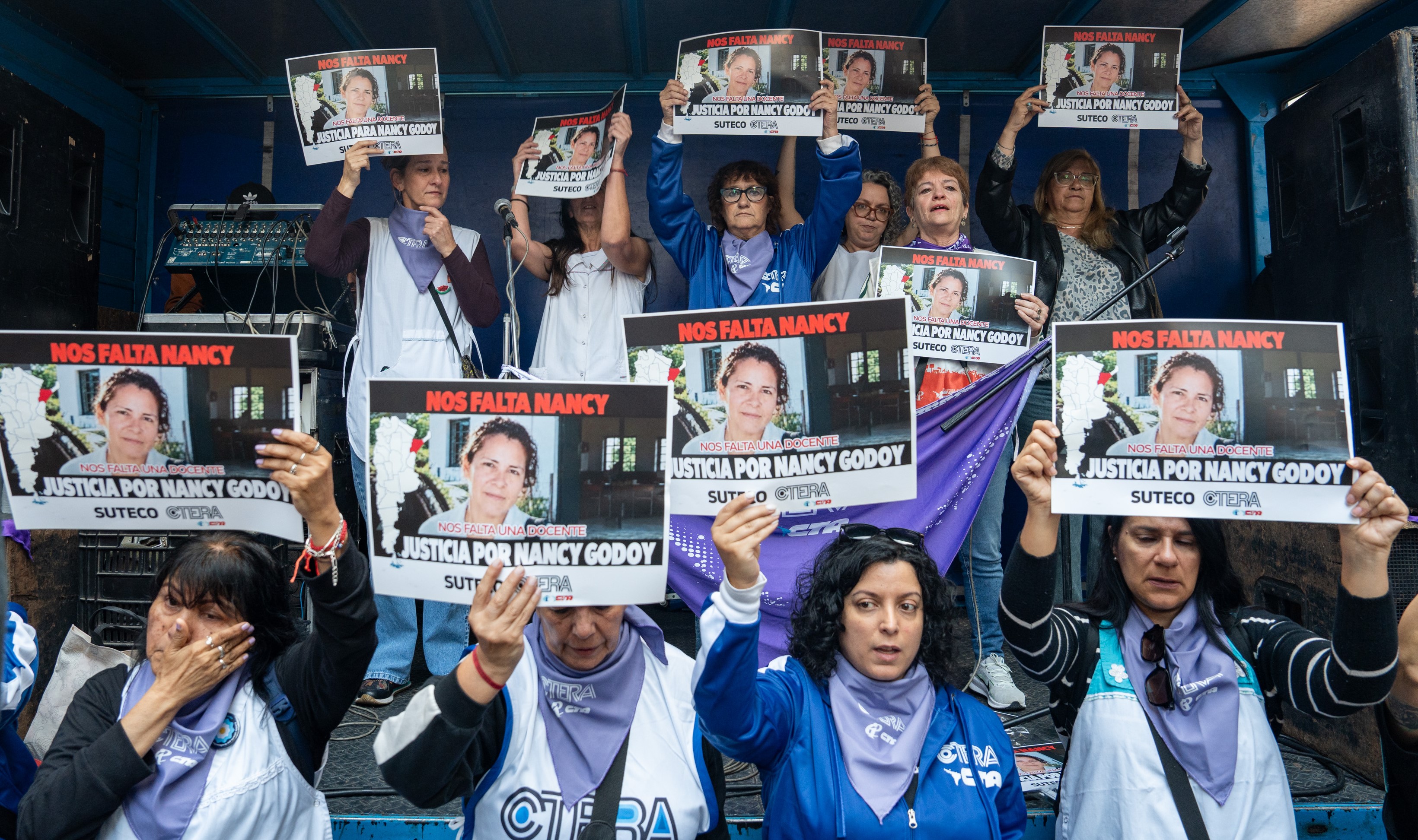 CONTUNDENTE PARO NACIONAL DE CTERA Y JORNADA NACIONAL DE DUELO PARA EXIGIR JUSTICIA POR EL ASESINATO DE NANCY GODOY
