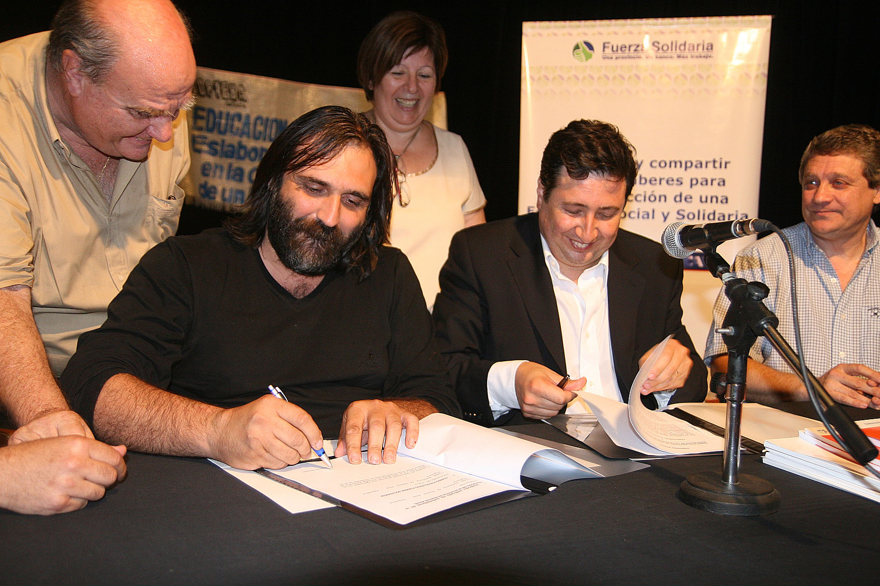 VAMOS POR MÁS: SUTEBA FIRMÓ EL CONVENIO CON FUERZA SOLIDARIA