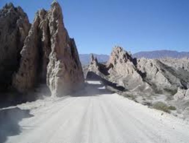 RUTA 40: UNA TRAVESIA POR LA AVENTURA, LA CULTURA, LAS TRADICIONES, LAS AREAS NATURALES Y LA CALIDEZ DE SU GENTE