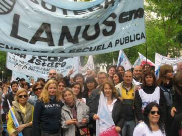 MASIVA MOVILIZACIÓN A LA DIRECCIÓN GENERAL  DE CULTURA Y EDUCACIÓN