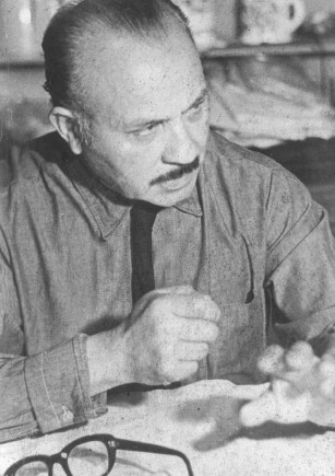 EL SUTEBA LA PLATA PRESENTE EN EL ACTO DE IMPOSICIÓN DEL NOMBRE HORACIO CHAVES A UN TRAMO DE LA AVENIDA 53