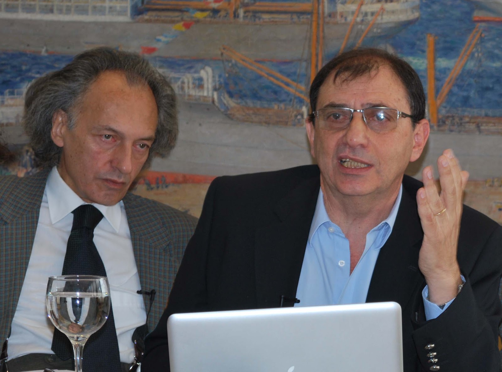 C. Dejours, derecha. Doctor Jorge Kohen a la izquierda.