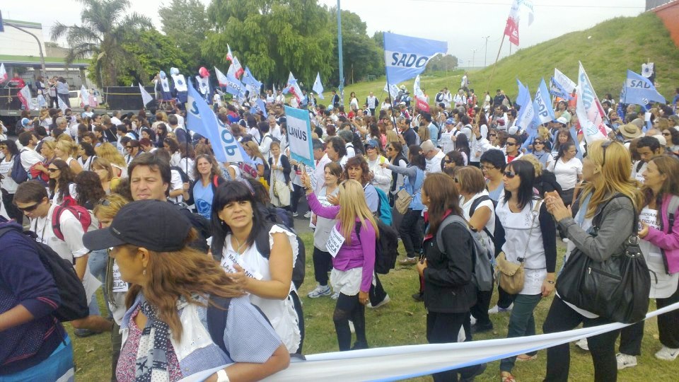 LA "CAMINATA Y CARAVANA POR LA ESCUELA PÚBLICA" LLEGÓ A LA PLATA.