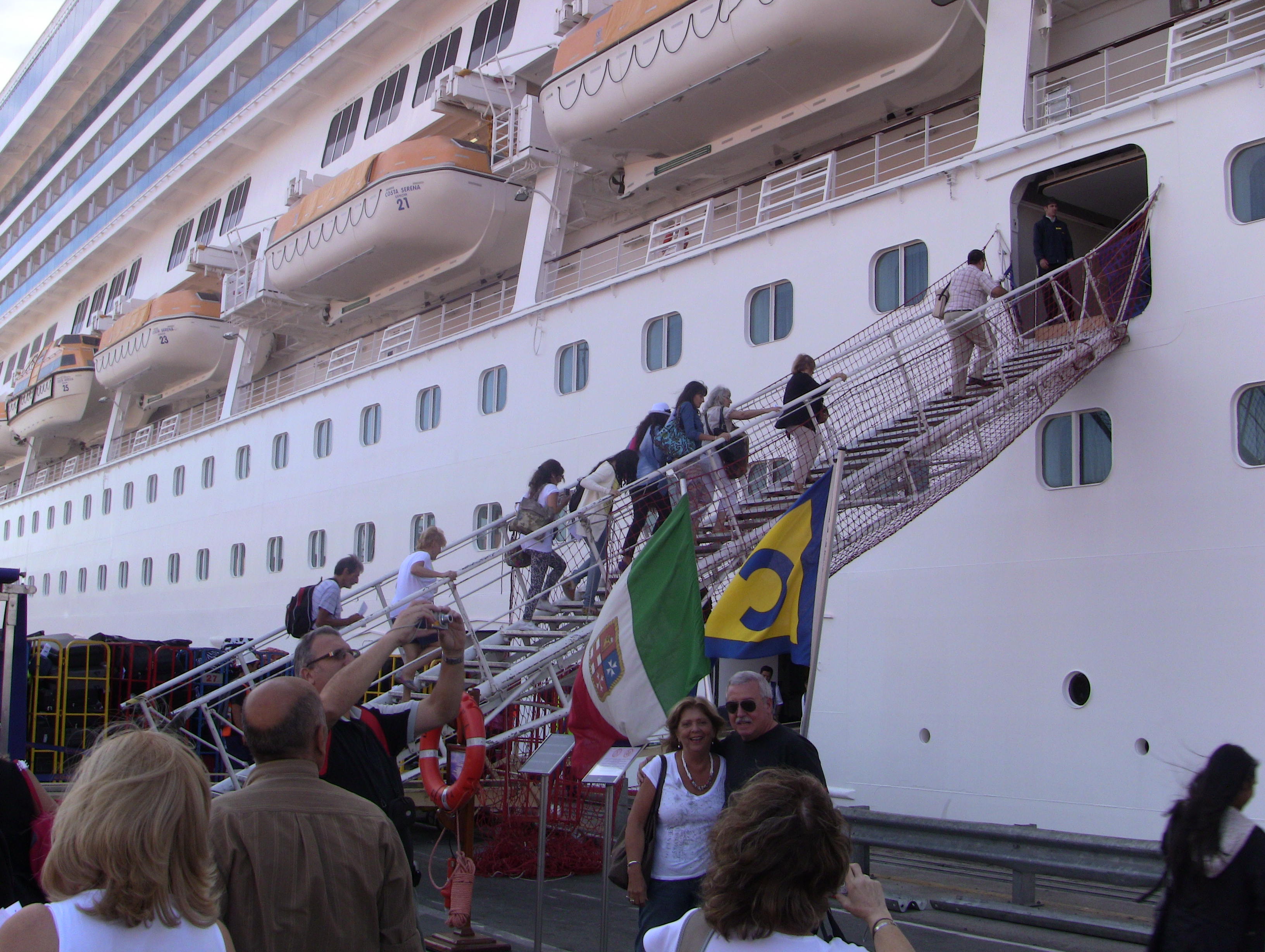 REGRESÓ EL CRUCERO CON EL PRIMER CONTINGENTE DE JUBILADOS DEL SUTEBA