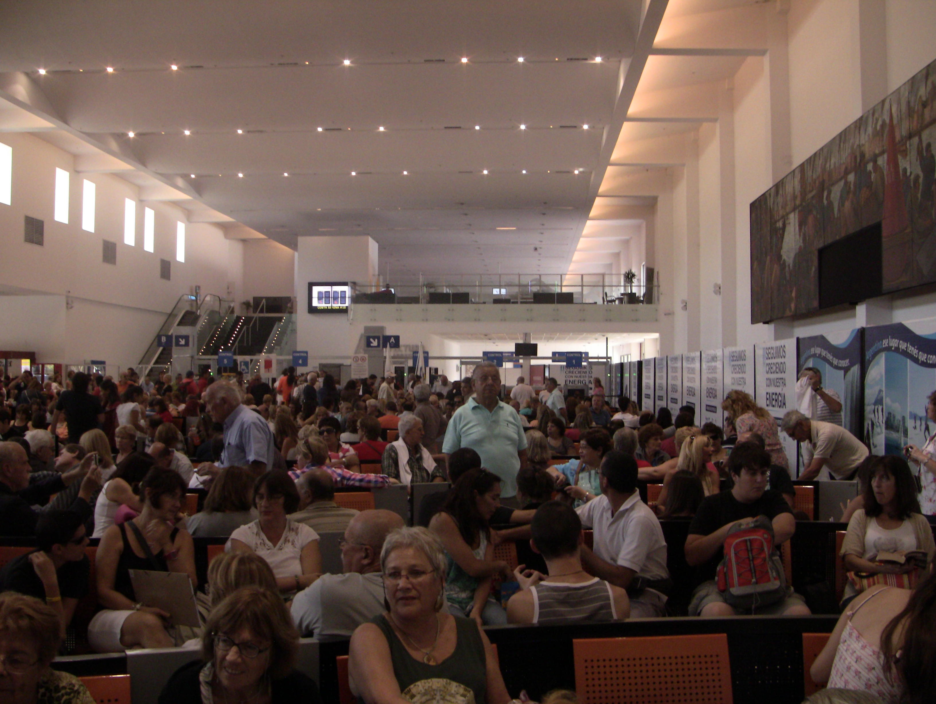 REGRESÓ EL CRUCERO CON EL PRIMER CONTINGENTE DE JUBILADOS DEL SUTEBA