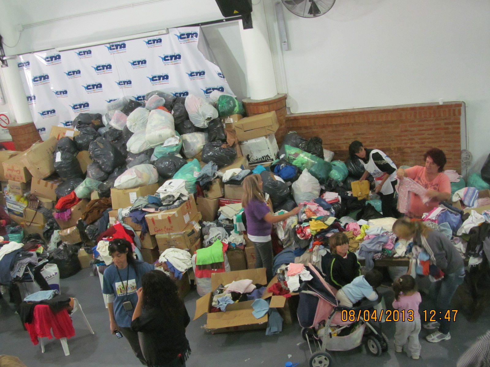 CAMPAÑA SOLIDARIA DEL SUTEBA EN LA PLATA