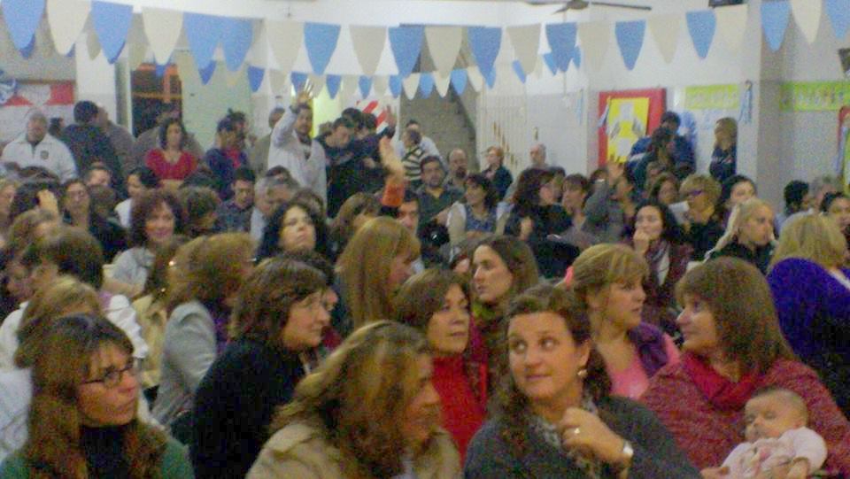 POR AMPLIA MAYORÍA LA ASAMBLEA VOTÓ LA ACEPTACIÓN DE LA PROPUESTA SALARIAL