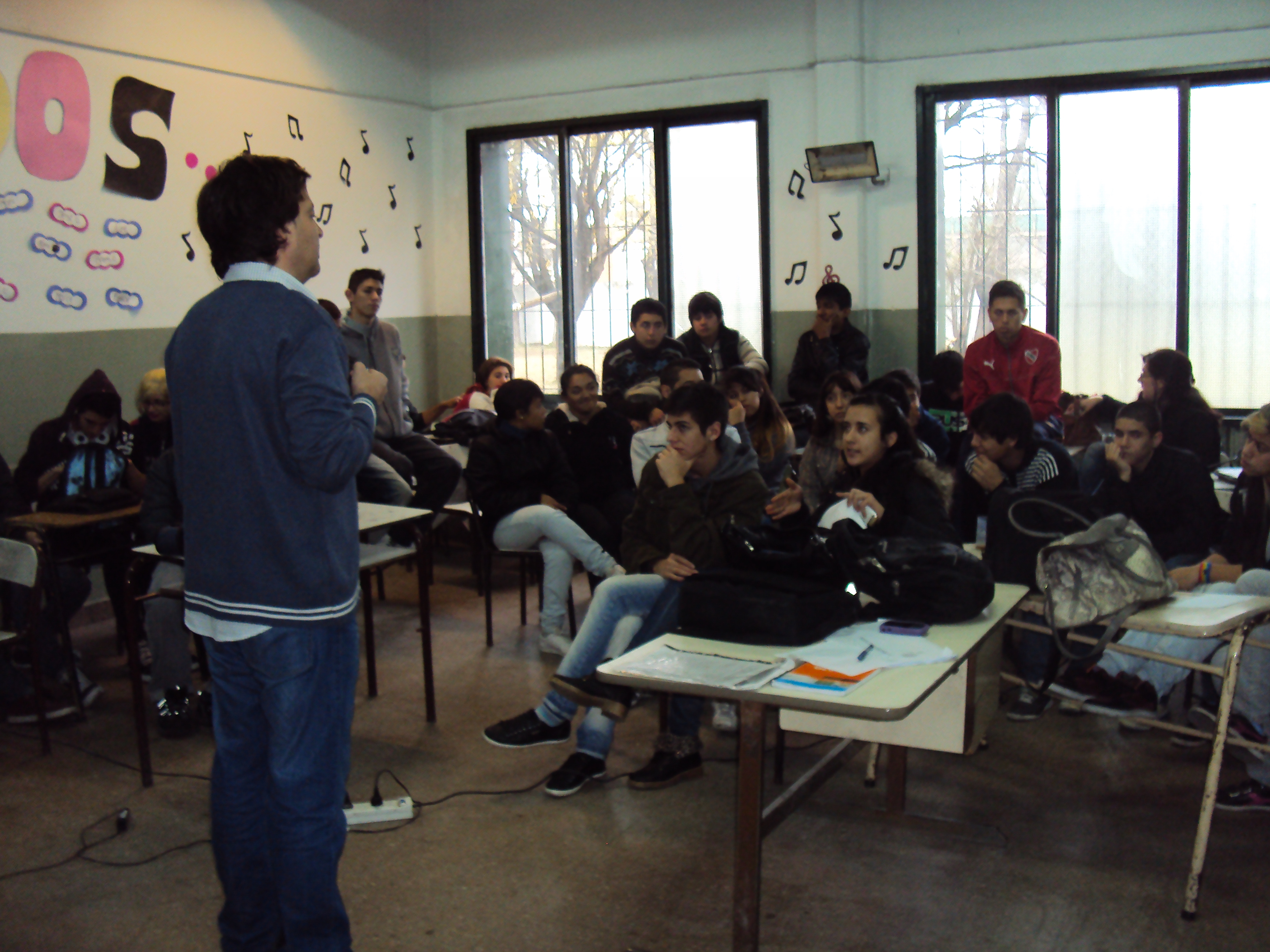 JORNADA DE CAPACITACIóN SOBRE SALUD Y SEGURIDAD:SUTEBA JUNTO AL CENTRO DE ESTUDIANTES DE LA EEMNº9