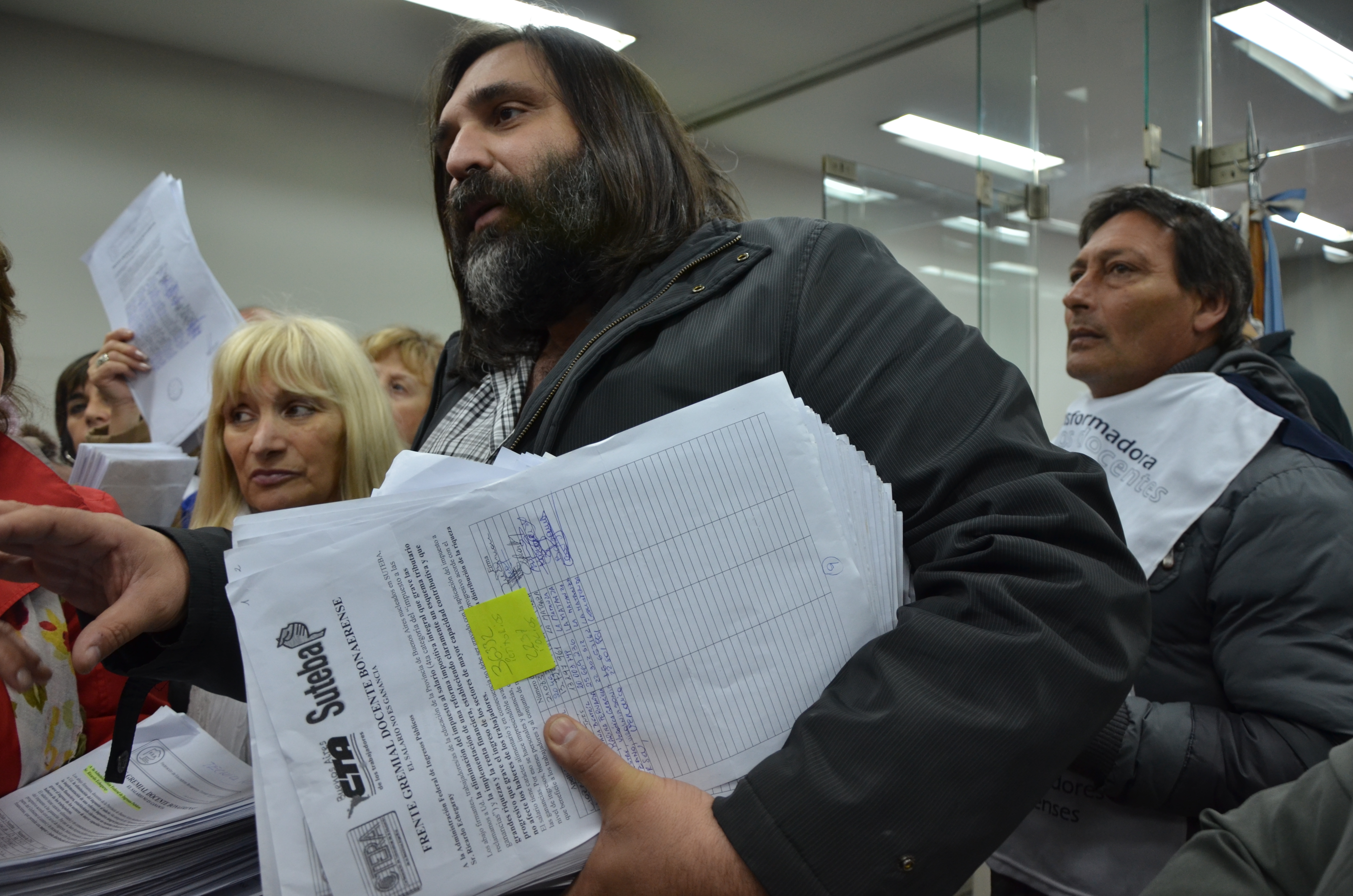 Entrega de petitorios a la AFIP