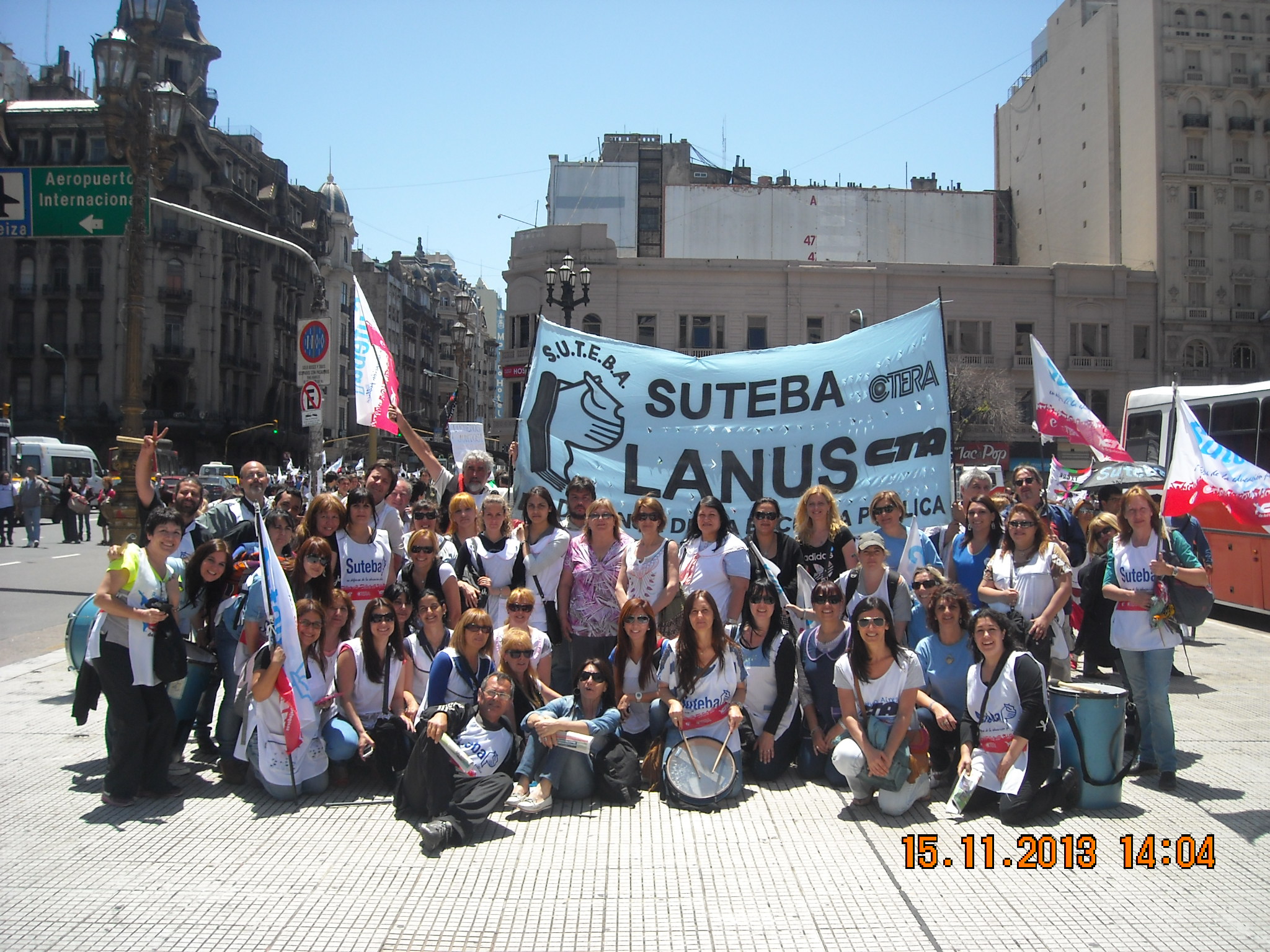 SUTEBA SE MOVILIZÓ A LA CASA DE LA PROVINCIA CON EL FGDB
