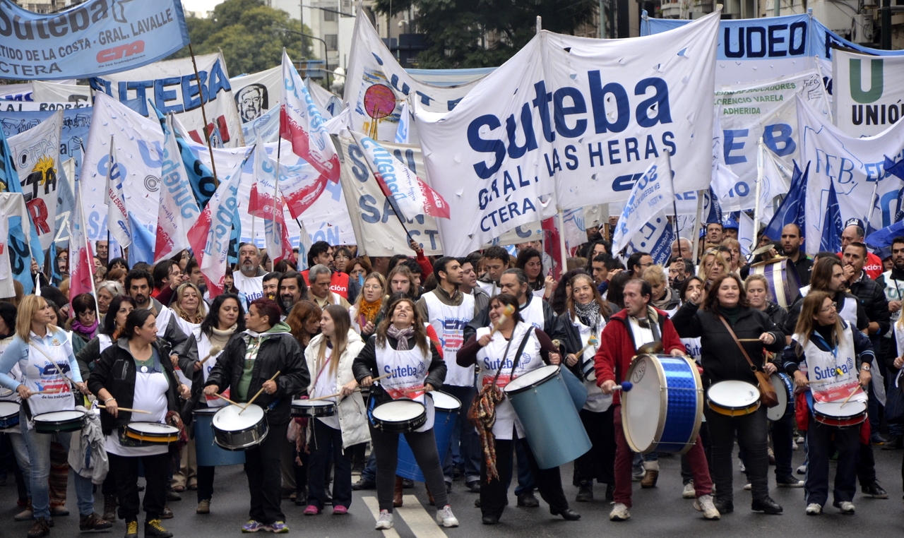 MASIVA MOVILIZACIÓN DEL FGDB CONTRA EL AJUSTE EN EDUCACIÓN EN LA PROVINCIA DE BUENOS AIRES