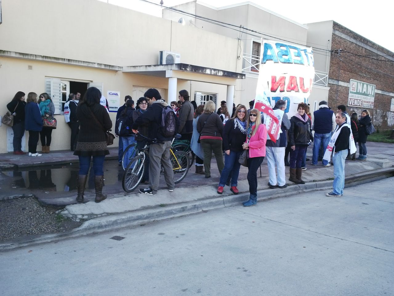 EL SUTEBA LUJÁN LE RECLAMÓ AL IOMA