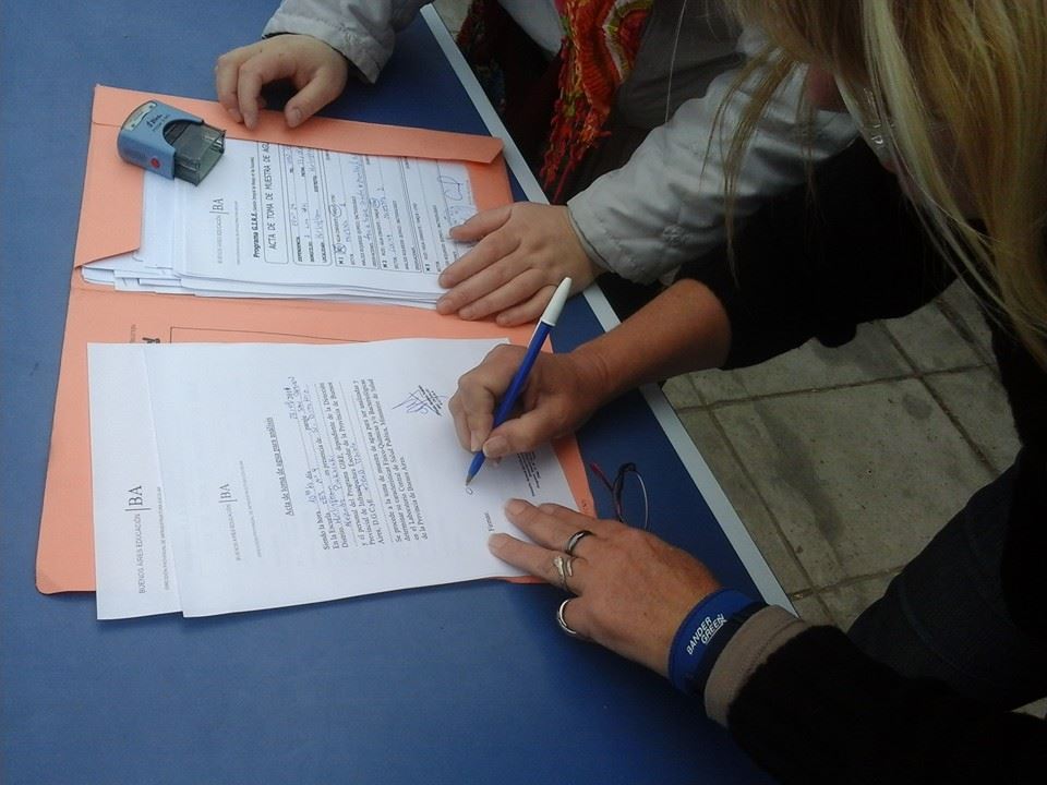 SUTEBA HURLINGHAM LLEVÓ MUESTRAS DE AGUA PARA ANALIZAR AL INSTITUTO MALBRÁN