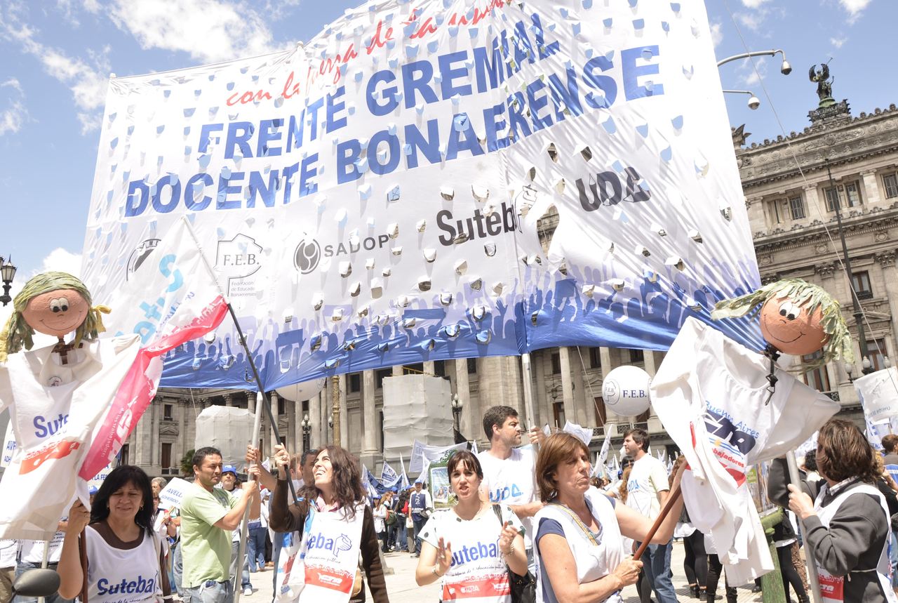 LOS DOCENTES DEL FRENTE GREMIAL DOCENTE BONAERENSE PARAN EL 11 Y 12 DE NOVIEMBRE