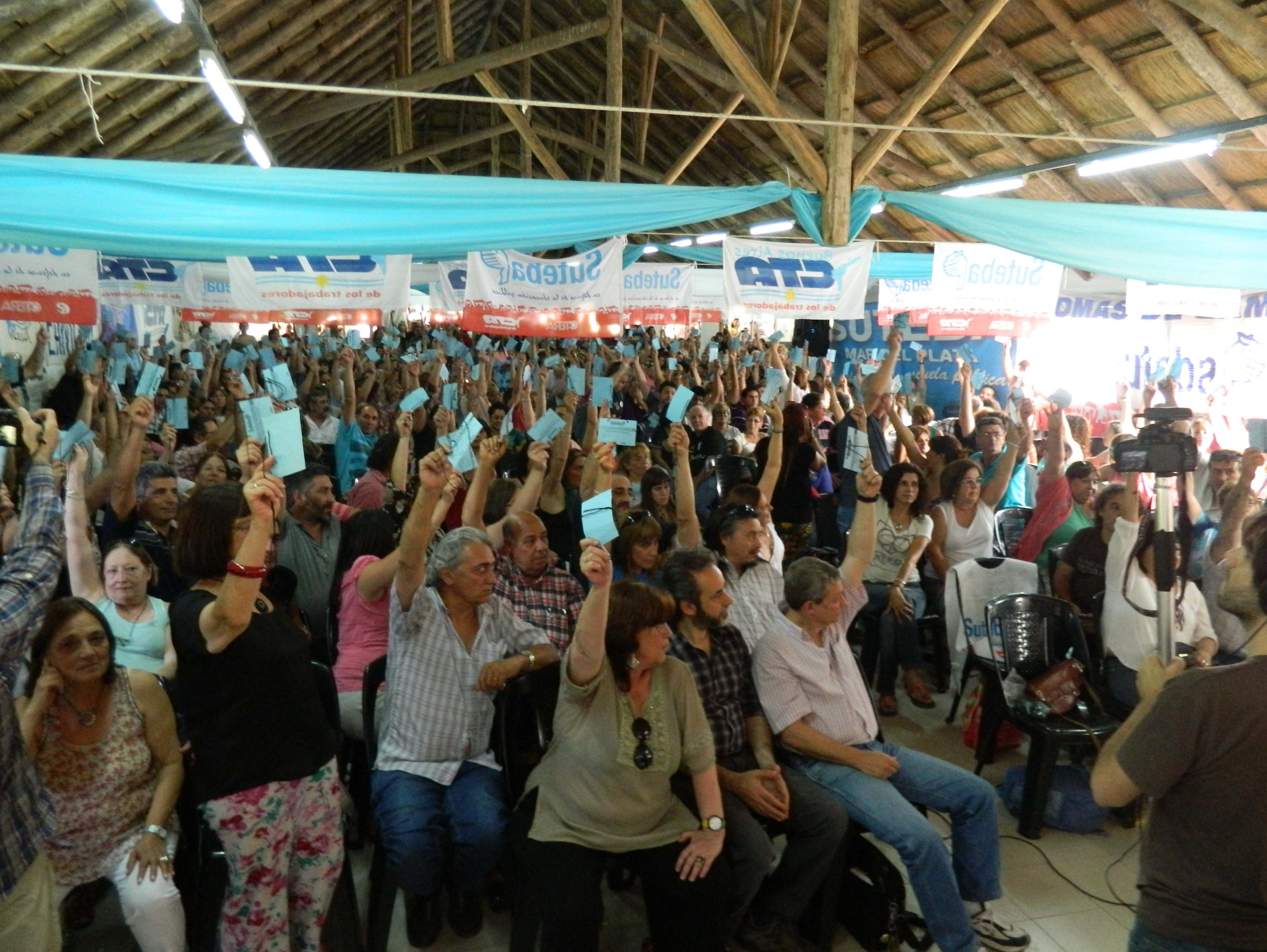 SE APROBÓ LA MEMORIA, BALANCE, POLÍTICA GREMIAL E INVENTARIO POR ARRASADORA MAYORÍA