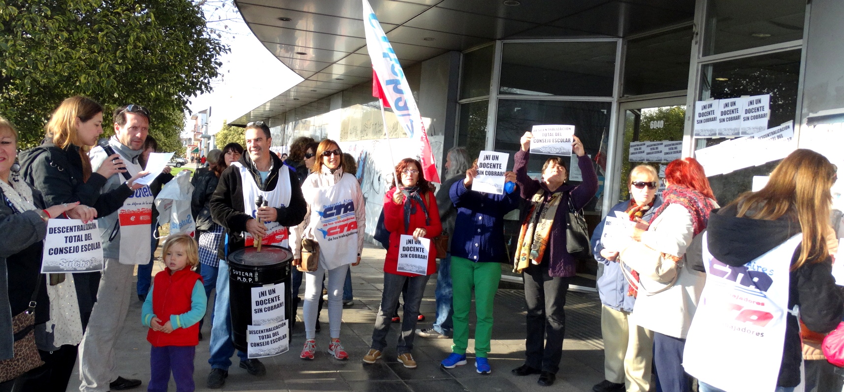 POR EL COBRO SALARIAL, DESCENTRALIZACIÓN Y MÁS CARGOS DOCENTES