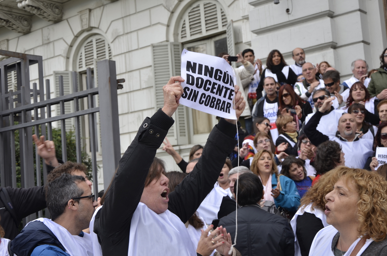 Movilización del SUTEBA frente a los Tribunales 10 de Junio