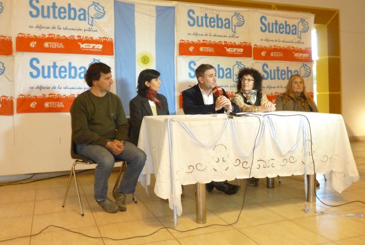 RAUCH: SE REALIZARON LOS SEMINARIOS "BUENAS EXPERIENCIAS EN LA ESCUELA PRIMARIA" Y "EQUIPOS DIRECTIVOS Y TRAYECTORIAS ESCOLARES"