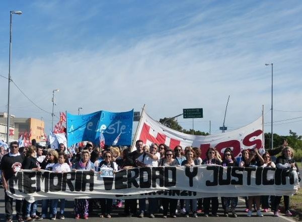 SUTEBA Y CTA PRESENTES EN MULTITUDINARIA MARCHA AL CCD "EL VESUBIO"
