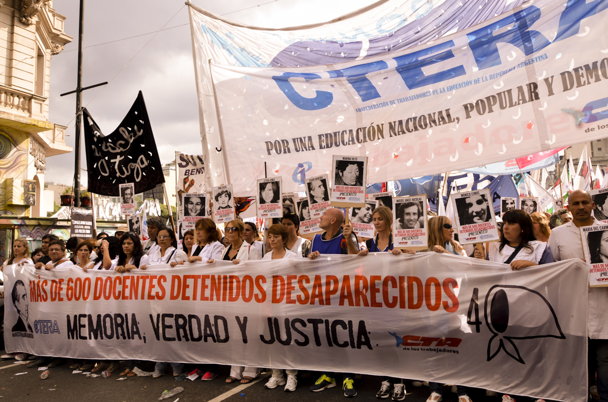 SUTEBA RATIFICÓ EN LA PLAZA SU COMPROMISO CON LA MEMORIA, LA VERDAD Y LA JUSTICIA