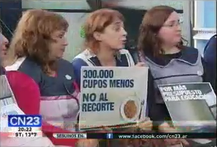 TRABAJADORES DE LA EDUCACIÓN MANIFESTANDO SU RECLAMO EN CN23