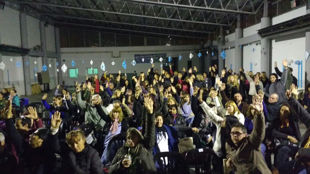 POR AMPLIA MAYORÍA SE APROBÓ EL PARO DE 24 HORAS